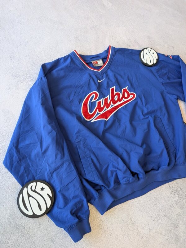 580875360_18066653822617567_4716979579389462224_n Buzo con bolsillos NIKE ORIGINAL MLB CHICAGO CUBS